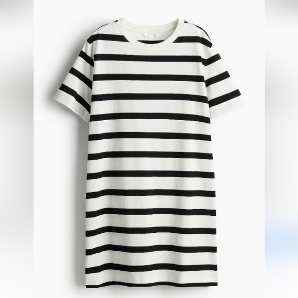 H&M Bundle T Shirt Dresses🖤🤍 - Picture 1 of 9